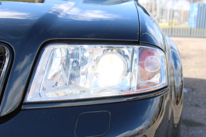 896361-14 Audi RS6 Avant Plus - 2004