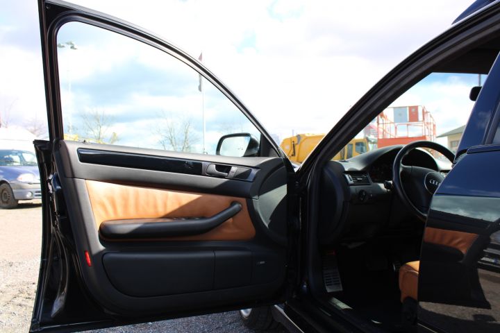 896361-20 Audi RS6 Avant Plus - 2004