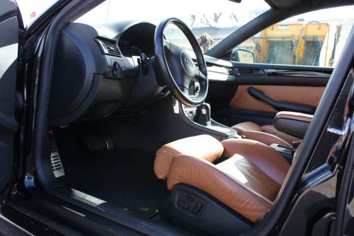 896361-21 Audi RS6 Avant Plus - 2004