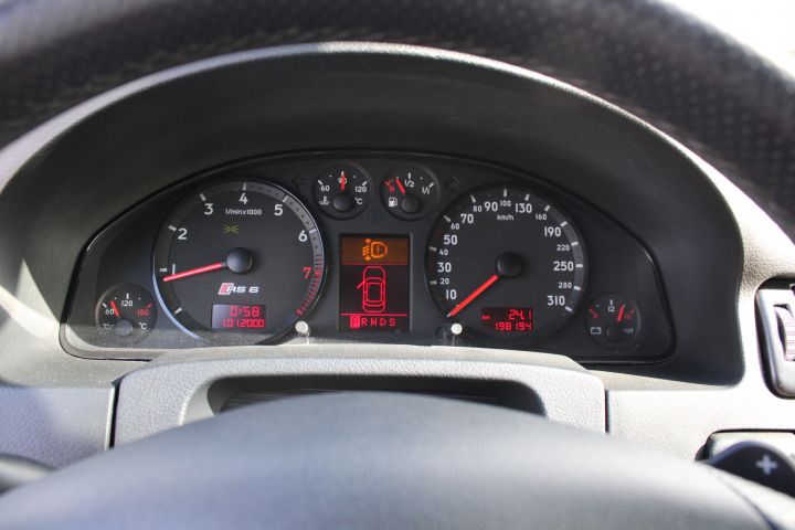 896361-25 Audi RS6 Avant Plus - 2004