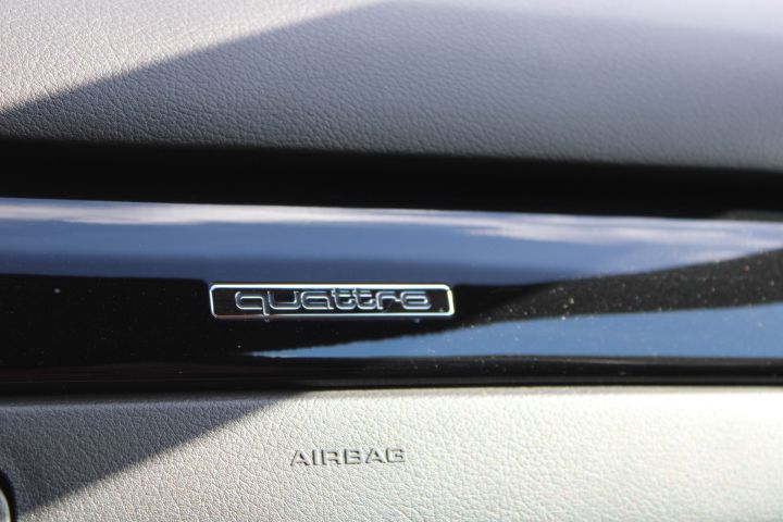 896361-28 Audi RS6 Avant Plus - 2004