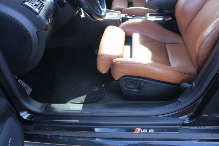 896361-37 Audi RS6 Avant Plus - 2004