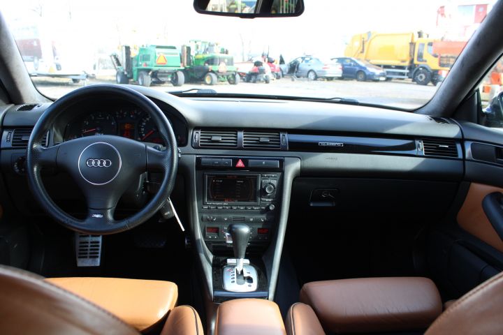 896361-43 Audi RS6 Avant Plus - 2004