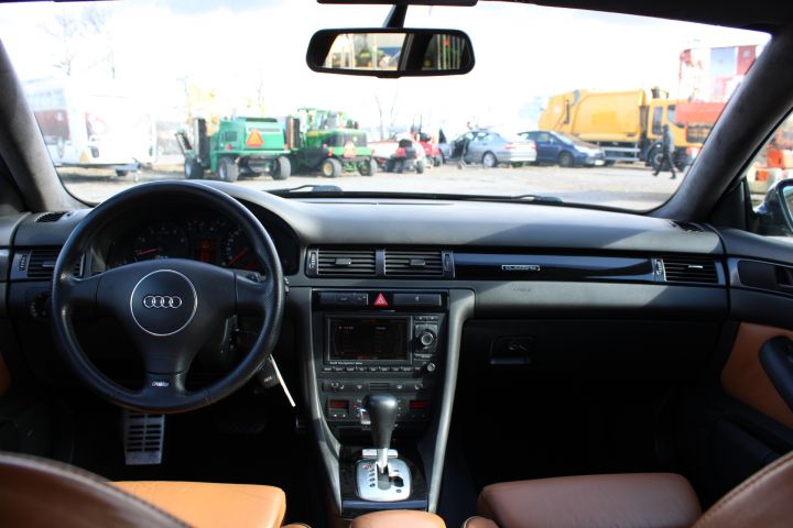 896361-44 Audi RS6 Avant Plus - 2004