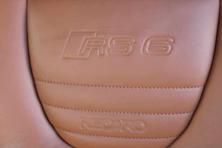 896361-48 Audi RS6 Avant Plus - 2004