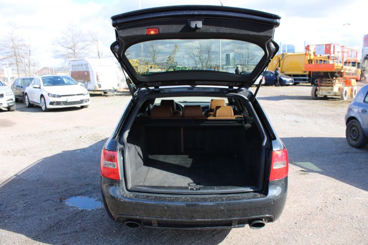 896361-49 Audi RS6 Avant Plus - 2004