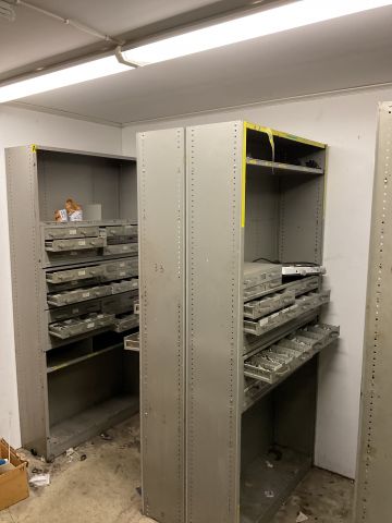 886479-1 Various cabinets with screw assortment