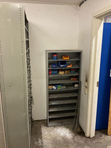 886479-3 Various cabinets with screw assortment