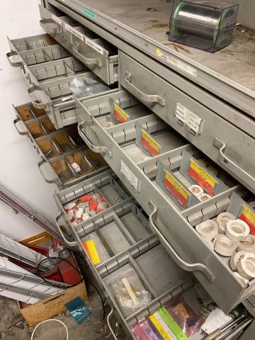 886479-6 Various cabinets with screw assortment