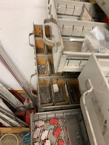 886479-7 Various cabinets with screw assortment