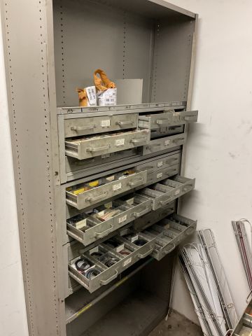 886479-9 Various cabinets with screw assortment