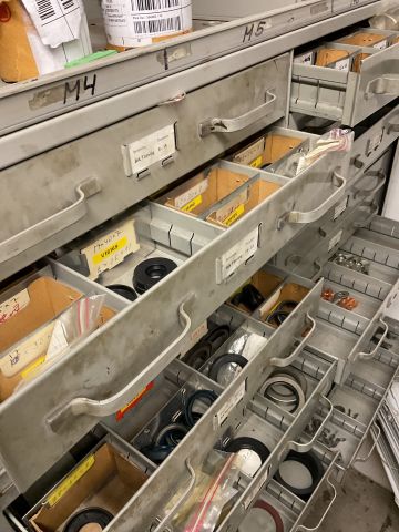 886479-10 Various cabinets with screw assortment