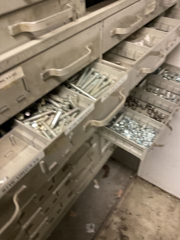 886479-17 Various cabinets with screw assortment