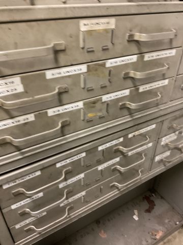 886479-18 Various cabinets with screw assortment