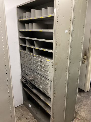 886479-21 Various cabinets with screw assortment