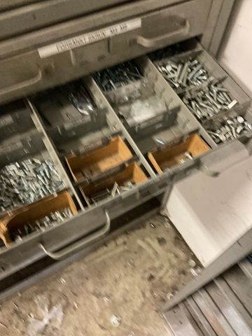 886479-29 Various cabinets with screw assortment