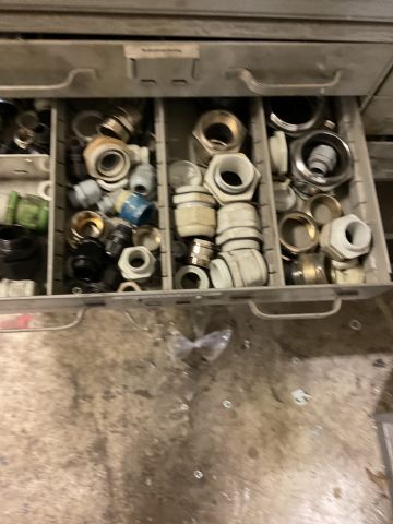 886479-32 Various cabinets with screw assortment