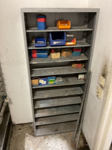 886479-34 Various cabinets with screw assortment