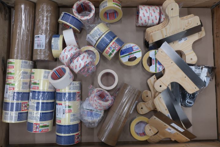 899893-1 Masking tape and putty spatulas etc. Anza, Scotch, Tesa