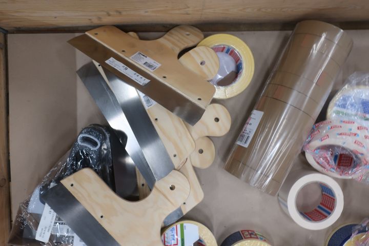 899893-2 Masking tape and putty spatulas etc. Anza, Scotch, Tesa