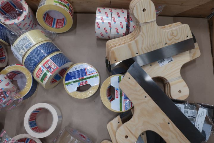 899893-3 Masking tape and putty spatulas etc. Anza, Scotch, Tesa