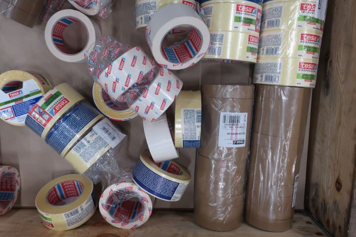 899893-5 Masking tape and putty spatulas etc. Anza, Scotch, Tesa