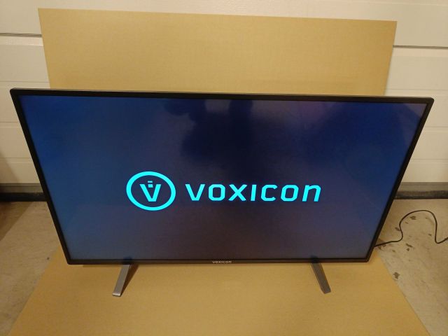 754378-1 43 "4K Smart TV Voxicon VXM243U