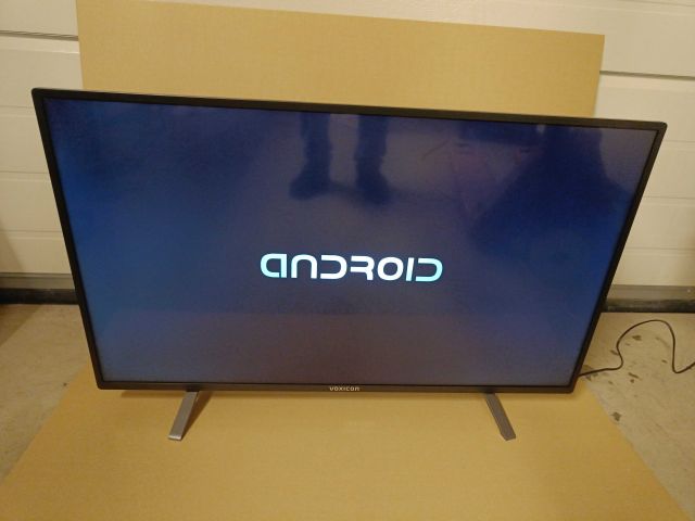 754378-2 43 "4K Smart TV Voxicon VXM243U