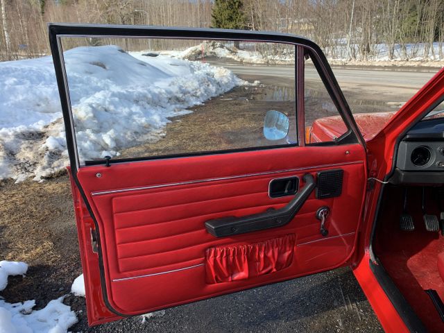 888415-17 Volvo 142 De Luxe - 1973