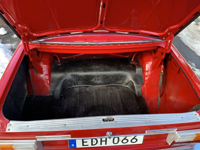 888415-24 Volvo 142 De Luxe - 1973