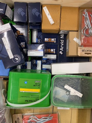 901427-2 Assortment with screw and nail (approx. 479 kg)