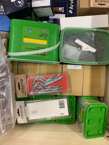 901427-3 Assortment with screw and nail (approx. 479 kg)