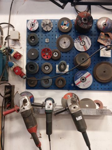 881364-1 Roundabout station with 3 machines and board with discs