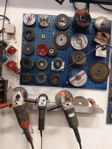 881364-2 Roundabout station with 3 machines and board with discs