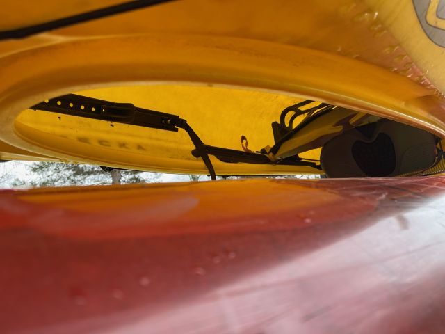 898815-6 Lot with kayaks 7 pcs and kayak stand