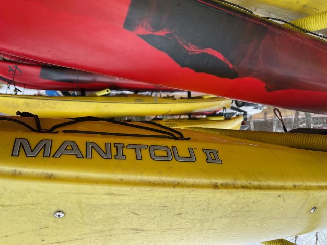 898815-8 Lot with kayaks 7 pcs and kayak stand