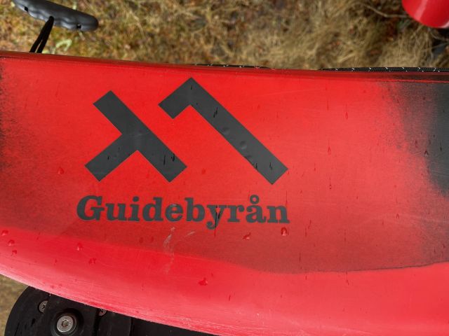 898815-4 Lot with kayaks 7 pcs and kayak stand