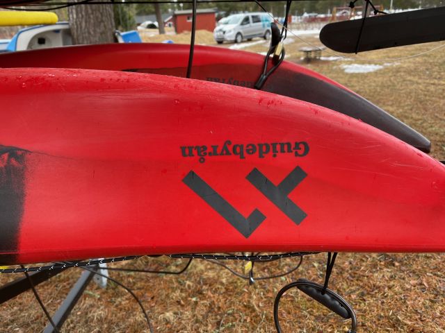 898815-9 Lot with kayaks 7 pcs and kayak stand