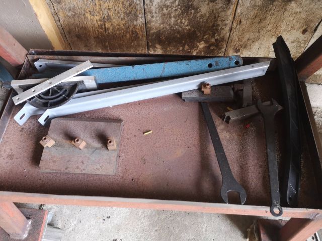 881453-3 Sheet metal working machine / scissors