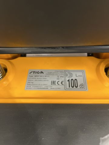 901848-8 Riding lawn mower STIGA e-Ride C300