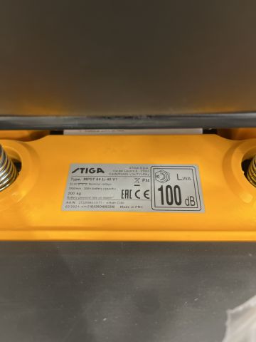 901848-9 Riding lawn mower STIGA e-Ride C300