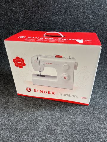 901882-2 Easy-to-use sewing machine Singer 2250