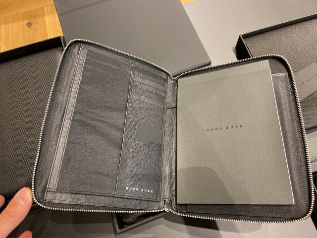 885996-6 Leaflets Hugo Boss keychains