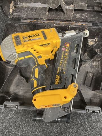 902575-5 Nail gun Dewalt DCN692