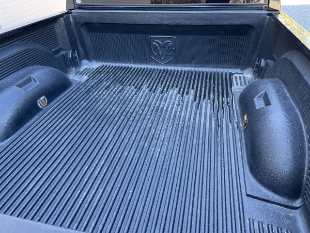 902718-11 Dodge Ram 5.7 Hemi 4x4 Rumble Bee limeted edition - 2004