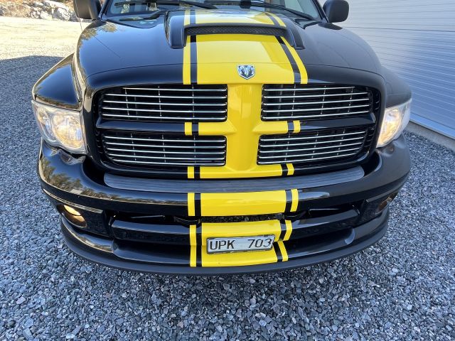 902718-4 Dodge Ram 5.7 Hemi 4x4 Rumble Bee limeted edition - 2004