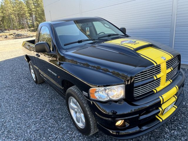 902718-13 Dodge Ram 5.7 Hemi 4x4 Rumble Bee limeted edition - 2004