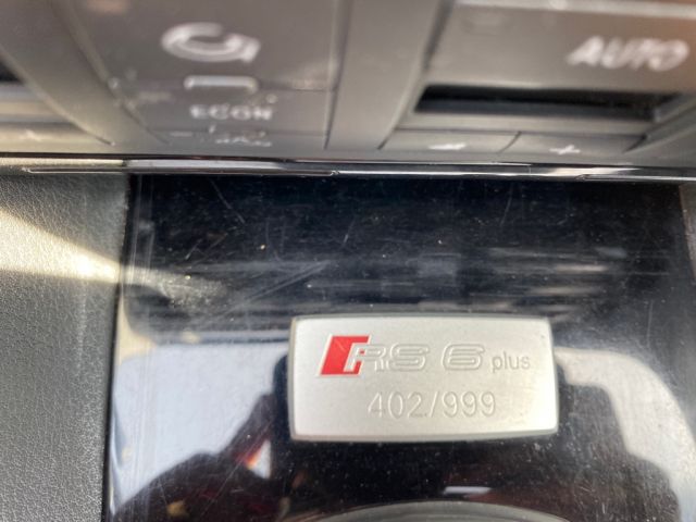 896361-83 Audi RS6 Avant Plus - 2004