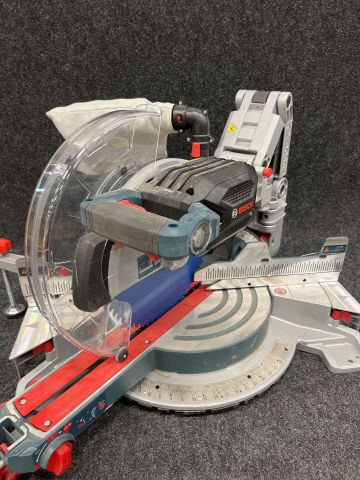 902845-1 Cut and saw Bosch GCM 18V-305 GDC