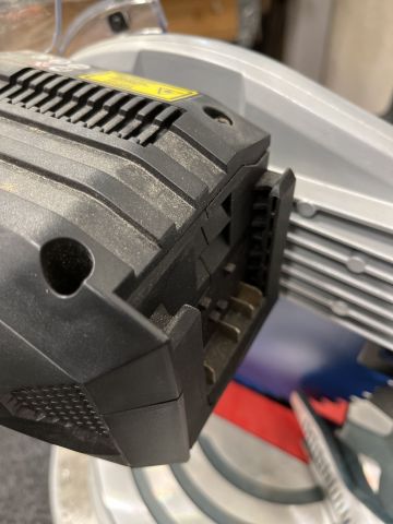 902845-7 Cut and saw Bosch GCM 18V-305 GDC